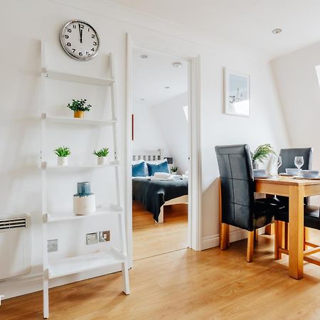 Central 3 Bed Apartment At Regents Court, Newbury Newbury (Berkshire) Exterior foto