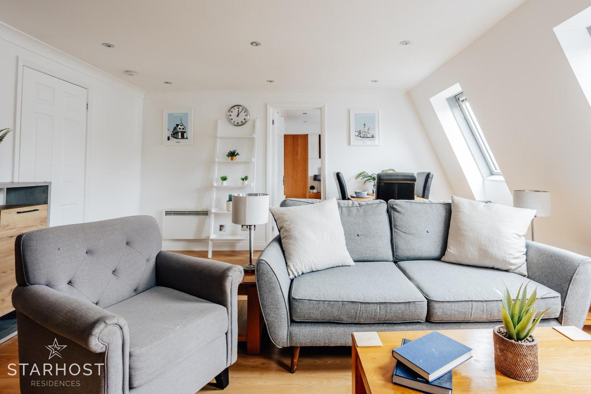 Central 3 Bed Apartment At Regents Court, Newbury Newbury (Berkshire) Exterior foto